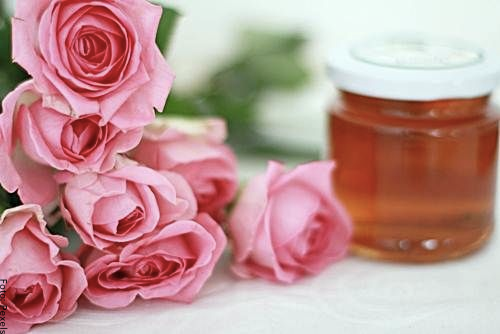 로즈 꿀은 무엇을 위한 것입니까?매우 유용한 치료법입니다!