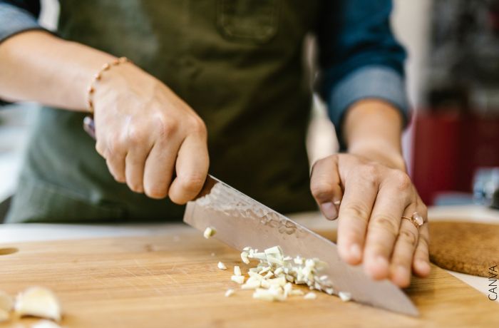 Techniki posługiwania się nożem w kuchni, których musisz się nauczyć