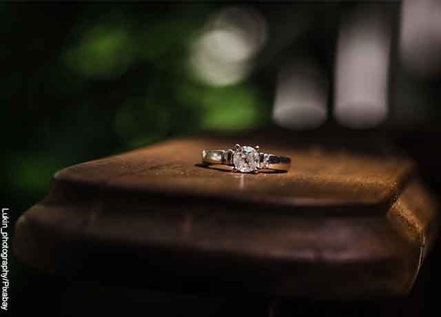 Visarea unui inel de logodnă poate reprezenta mari realizări.