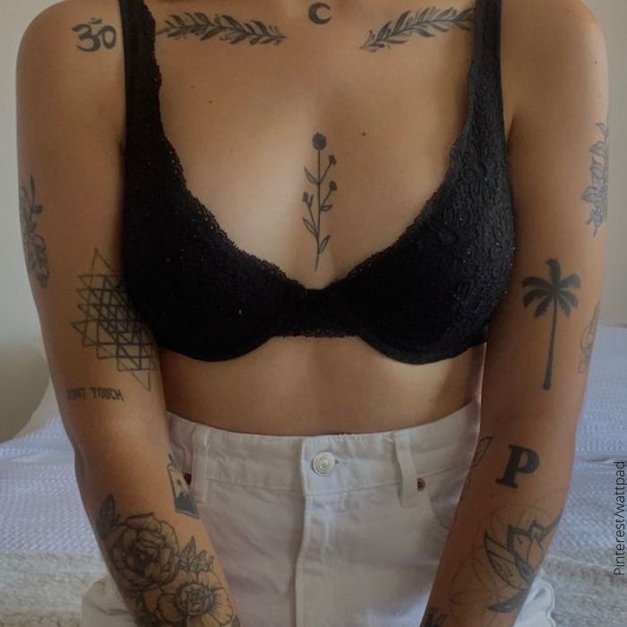 Tatuajeak bularrean: emakumea, gogoa izango duzu