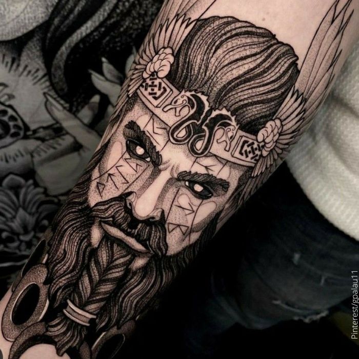 Tattoo Viking, ku qaado dhaqanka Waqooyiga maqaarkaaga!