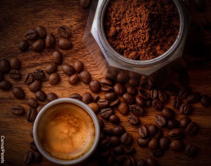 Нүүрэнд зориулсан кофены маск: Ашиг тус, хэрэглээ