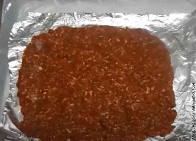 រូបមន្ត No-Bake Meatloaf Recipe ដែលអាចគោះវាចេញពីទីលានបាល់បោះ!